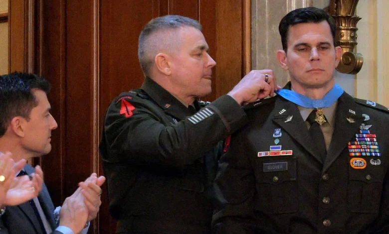 Trump Shares Venezuela Raid Details While Awarding a Pilot the Medal of Honor