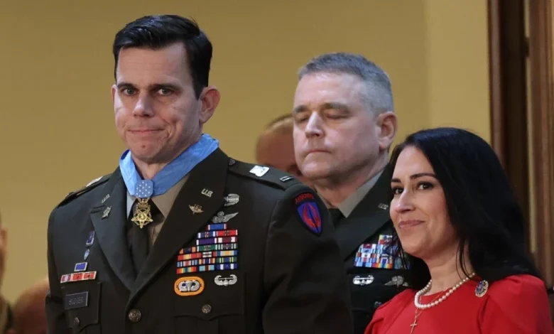 Trump awards Medal of Honor to pilot in Maduro raid