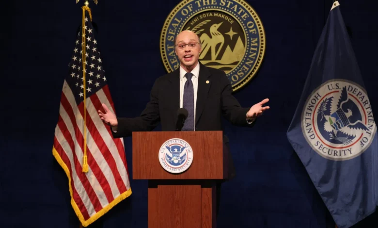 "Try not to get filmed": Davidson returns to "Saturday Night Live" as Homan, offers ICE advice