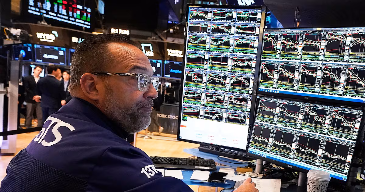 U.S. stocks hover near records as yields fall after a discouraging report on U.S shoppers