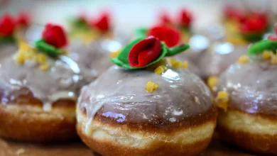 Uważaj co jesz. Cukiernik zdradza, co jest w tanich pączkach