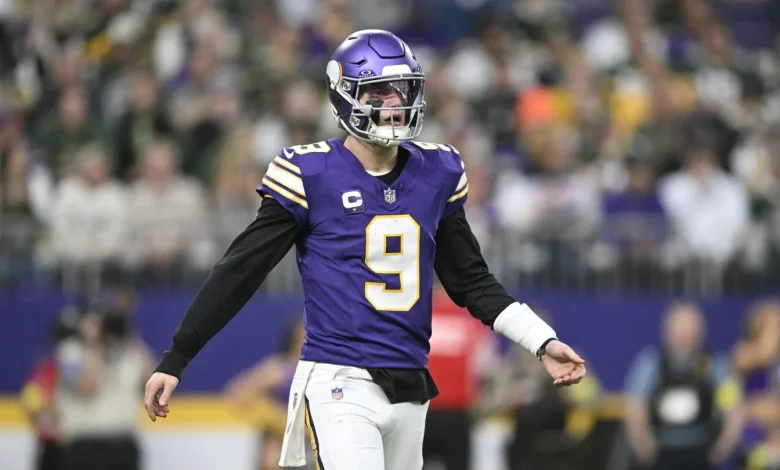 Vikings "exploring every option" at quarterback
