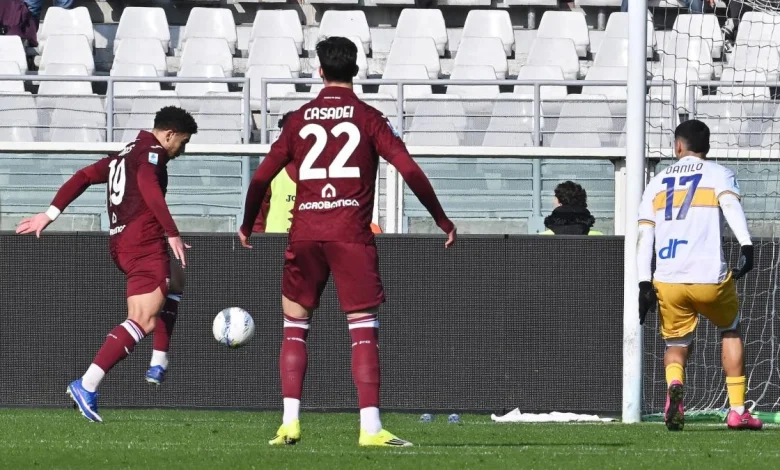 Vlasic inventa e Adams la butta dentro: il Toro torna a vincere col Lecce