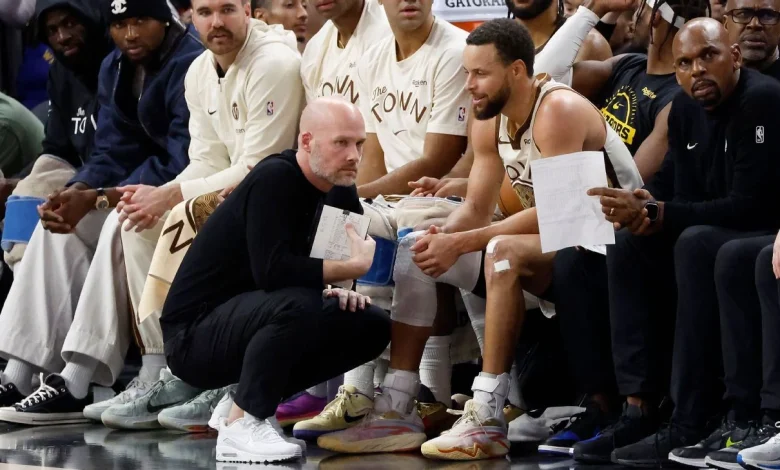 Warriors' Stephen Curry out vs. 76ers with lingering knee issue