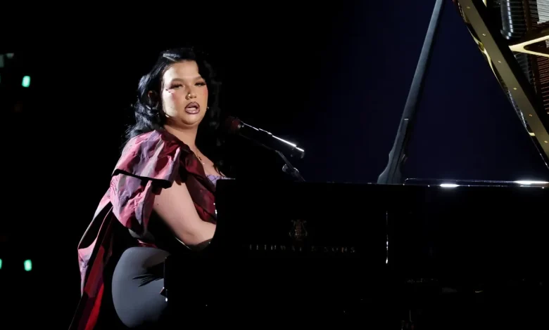 Watch Lola Young Perform “Messy” at the 2026 Grammys