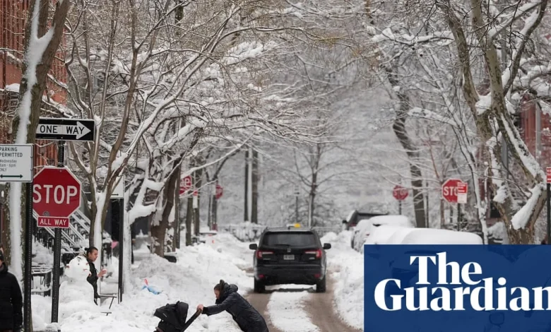 Weather tracker: US cities close schools and cancel flights amid heavy snowfall | US weather