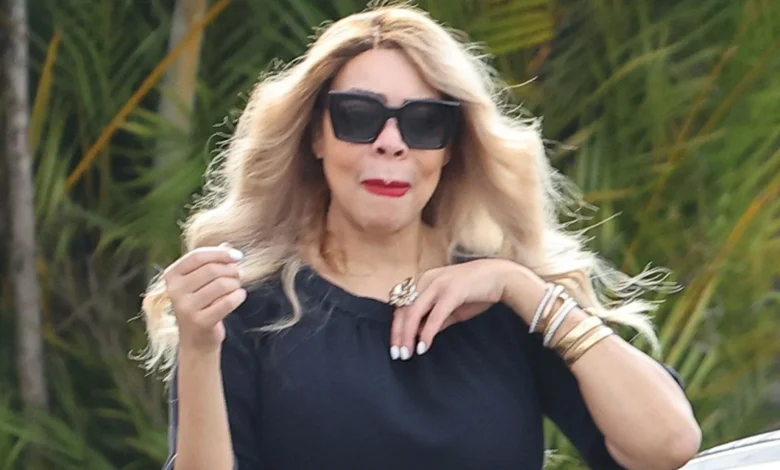 Wendy Williams Looks Inconsolable Attending Dad's Funeral