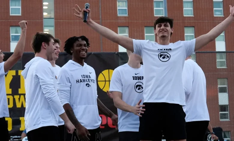 Why Iowa men's basketball is playing the long game with Trey Thompson