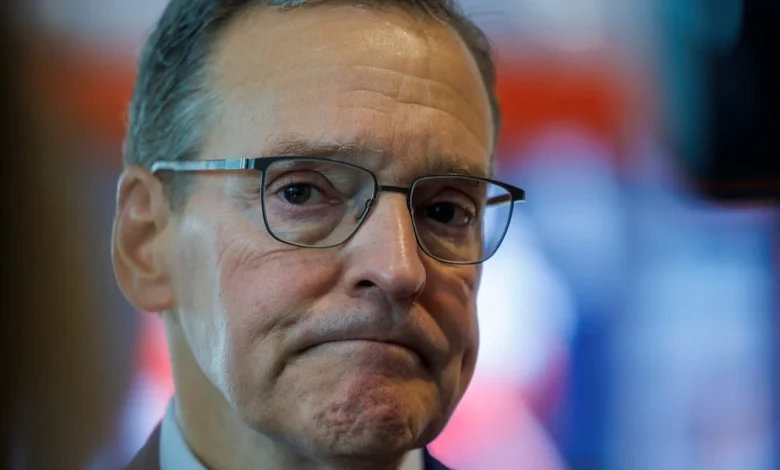 With Syracuse AD John Wildhack retiring, who makes decision on basketball coach Adrian Autry?