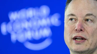 With co-founders leaving and an IPO looming, Elon Musk turns talk to the moon