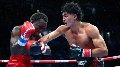 Xander Zayas unifies titles in close decision over Abass Baraou