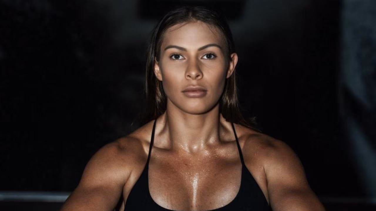 ‘Fighting Mum’ Che Kenneally eyes undisputed heavyweight title