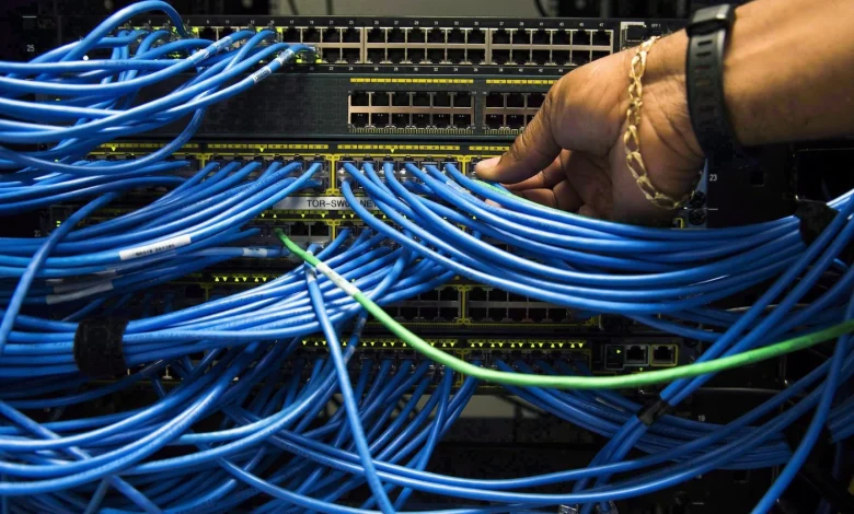 CRTC to eliminate fees when cancelling or switching cellphone and internet plans