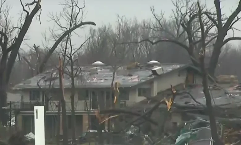 2 dead after tornadoes in Kankakee, Illinois and Northwest Indiana overnight; NWS confirms EF-1 in Jasper Co.