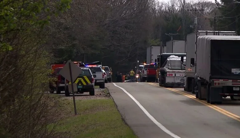 2 students dead and at least 7 other people injured in Tennessee school bus crash