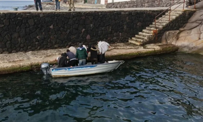 Alicudi, sbarcati all’alba 19 migranti. Il video