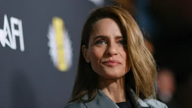 Amanda Peet reveals breast cancer diagnosis, parents' deaths