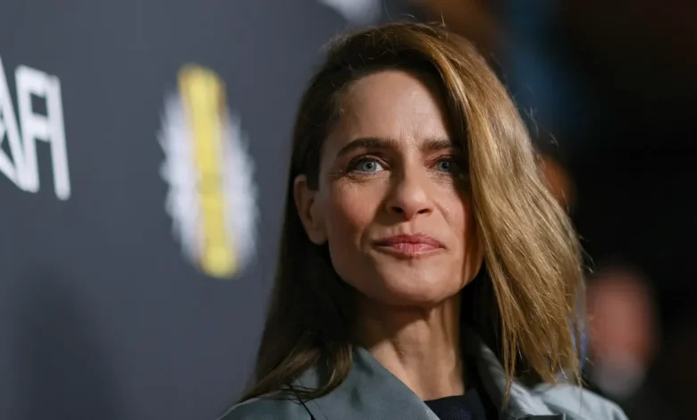 Amanda Peet reveals breast cancer diagnosis, parents' deaths