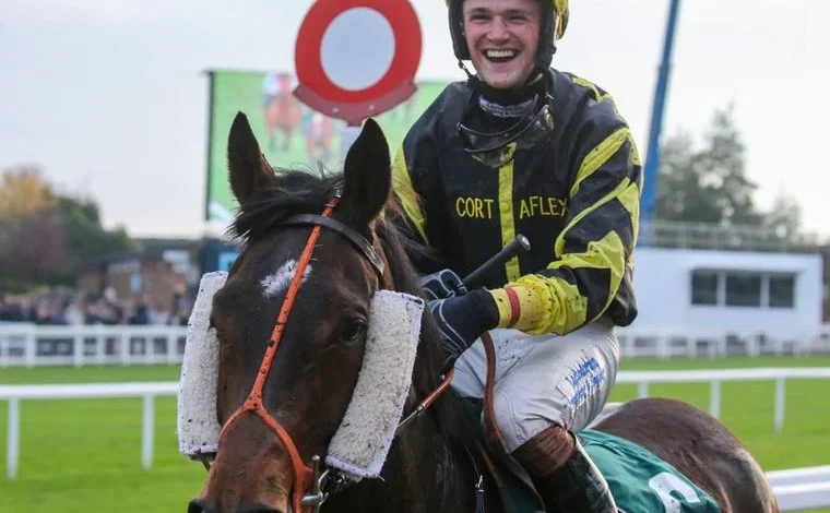 Amateur jump jockey Sam Lee dies aged 27