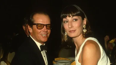 Anjelica Huston reunites with ex Jack Nicholson's daughter at first public appearance in months
