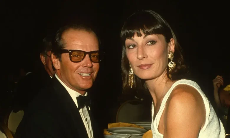 Anjelica Huston reunites with ex Jack Nicholson's daughter at first public appearance in months