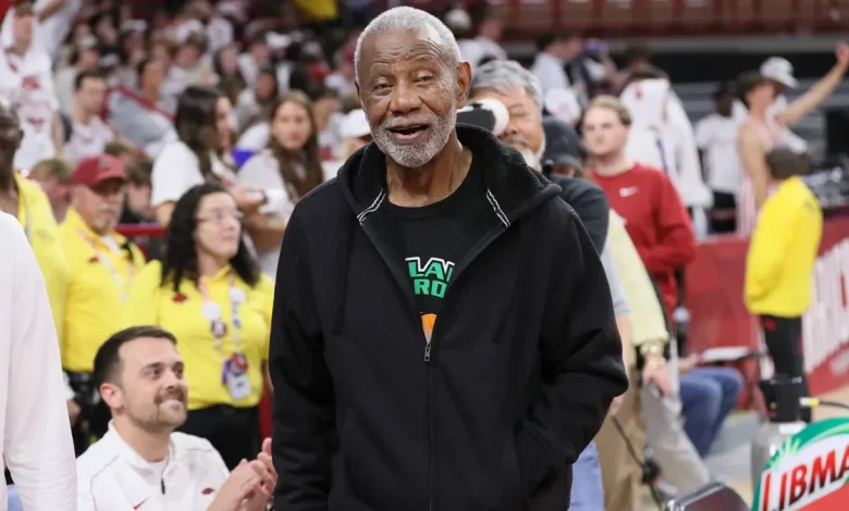 Arkansas basketball unveils plans for Nolan Richardson statue