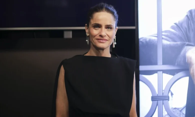 As Her Parents Were Dying, Amanda Peet Fought Cancer