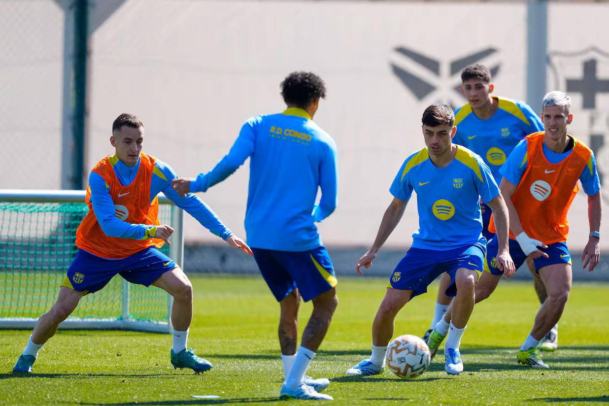 Barcelona - Rayo en directo | Araujo es la única novedad en el once del Barça