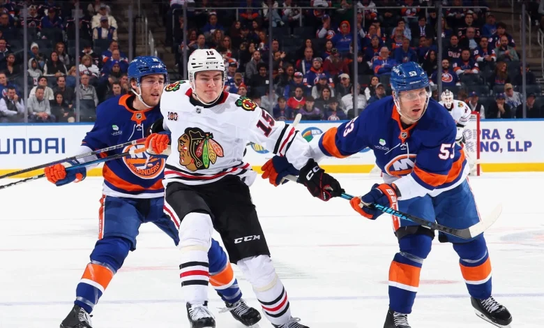 Blackhawks hold off Islanders in Anton Frondell's impressive NHL debut