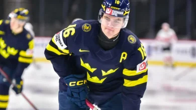 Blackhawks recall prospect Anton Frondell ahead of NHL debut