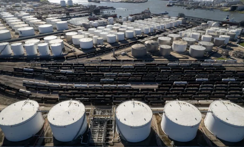 Bond Traders Scrap 2026 Fed Cut Bets as Oil Surge Fuels Inflation Fears