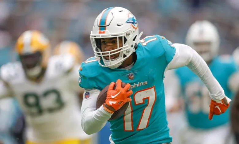 Broncos To Acquire WR Jaylen Waddle From Dolphins