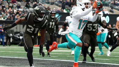 Broncos trading for Miami star WR Jaylen Waddle, sources say