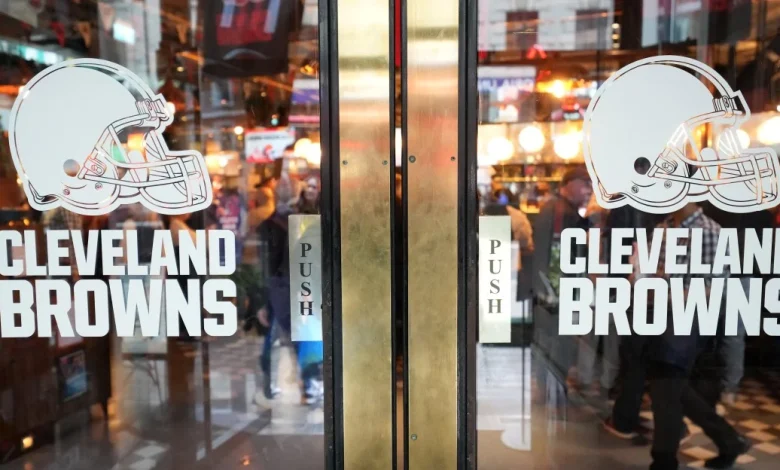 Browns roster: Tracking list of free agent additions, subtractions so far