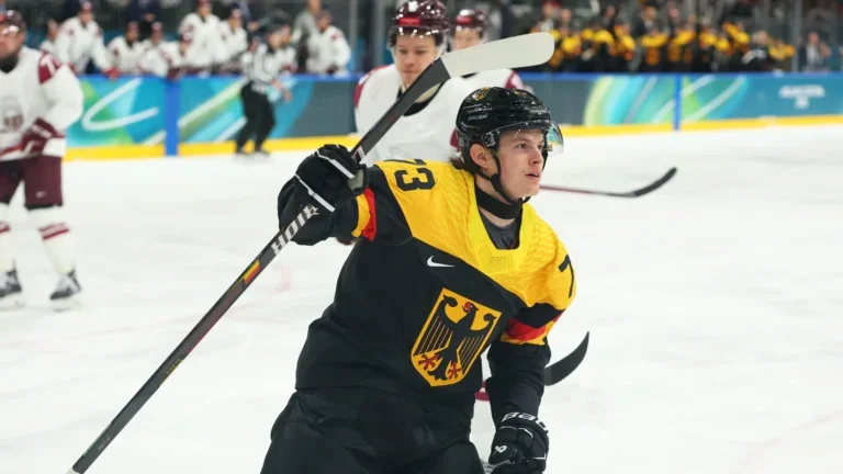 Bruins call up former 1st-round pick Lukas Reichel on emergency basis
