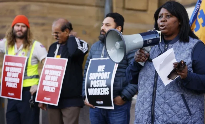 Canada Post union head urges 55,000 workers to turn down tentative agreement
