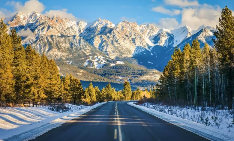 Canada issues hundreds of Express Entry invitations to provincial nominees