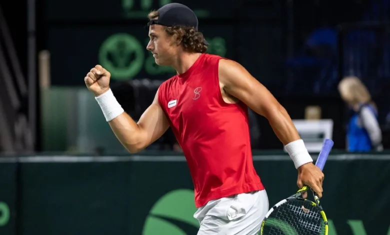 Canada's Draxl outlasts Britain's Clarke in second-round qualifier at Miami Open