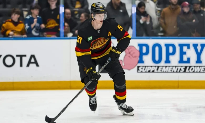 Canucks agree to trade Tyler Myers to Stars for 2 draft picks: Sources