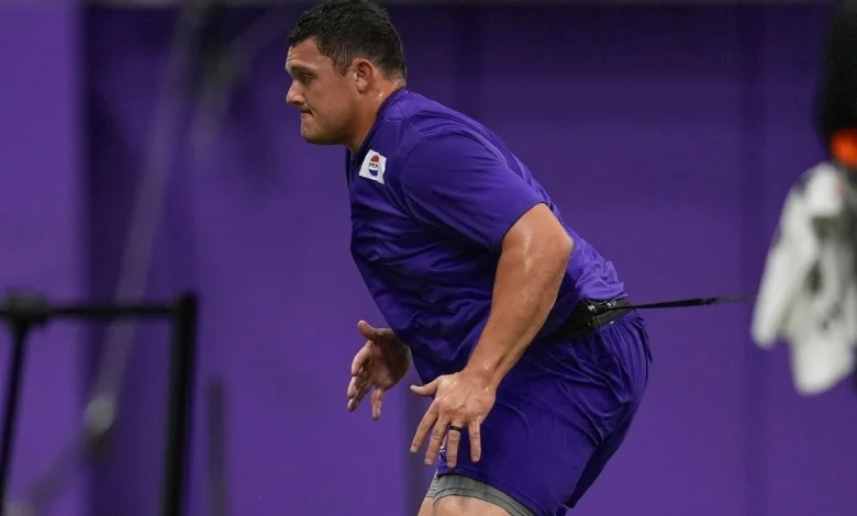 Center Ryan Kelly, 32, announces retirement from NFL