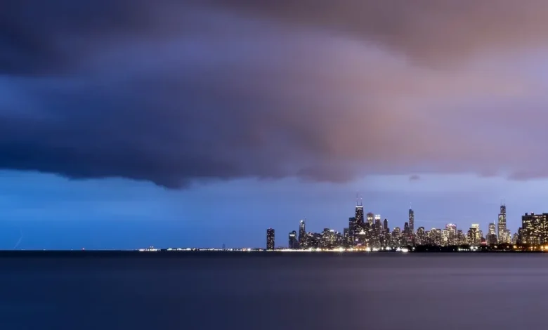 Chicago weather: Live updates as severe storms, strong winds move through area