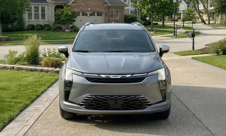 Chrysler Will Only Sell You One Thing And It's The Facelifted 2027 Pacifica Minivan