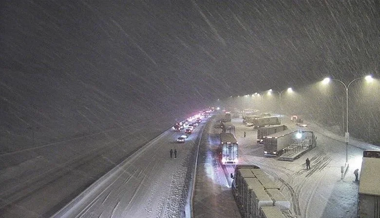 Coquihalla Highway closed in both directions amid heavy snowfall