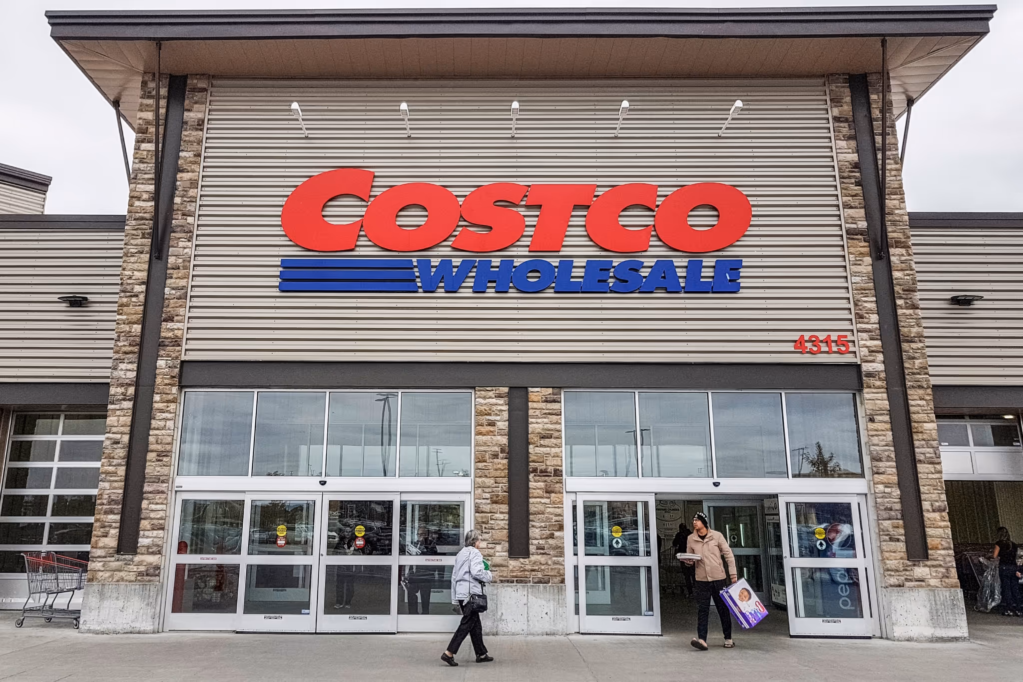 Costco Canada offering refunds amid 'potentially life-threatening' food recall