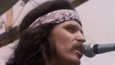 'Country Joe' McDonald, Who Urged the Crowd at the '69 Woodstock Festival to 'Gimme an F,' Dies