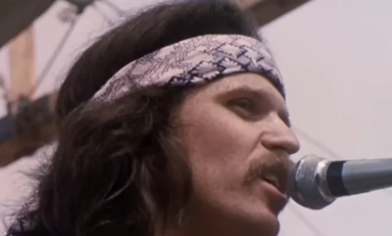 'Country Joe' McDonald, Who Urged the Crowd at the '69 Woodstock Festival to 'Gimme an F,' Dies