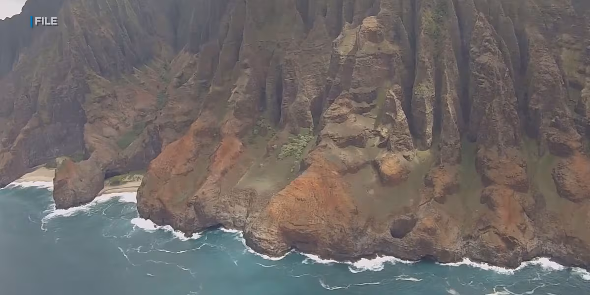Crews respond to helicopter crash on Kauai