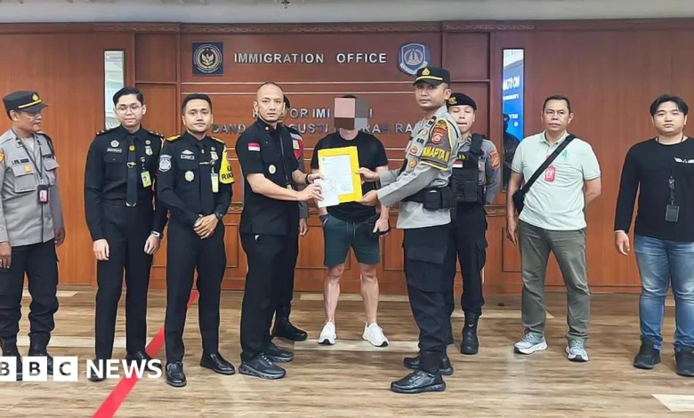 Crime boss Steven Lyons paraded by Bali police after airport arrest