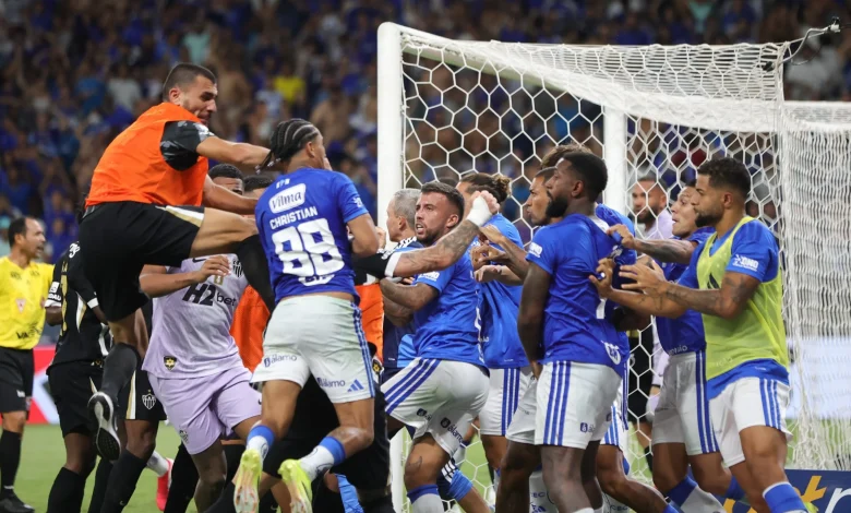 Cruzeiro x Atlético-MG: súmula confirma 23 expulsões após confusão generalizada; veja