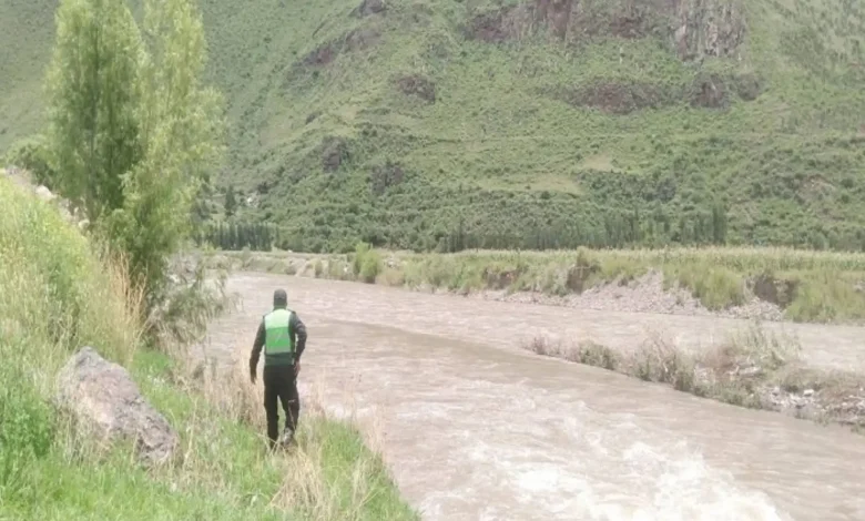 Cusco: tres personas murieron y dos desaparecen tras caer vehículo a río Vilcanota